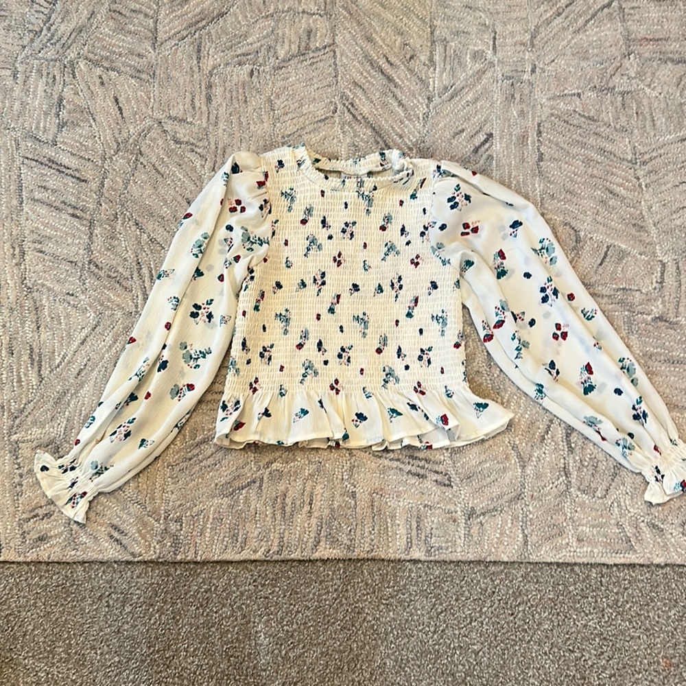 White flower top